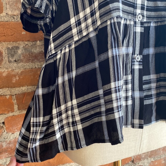 LOFT Black and White Plaid Ruffle Top - Picture 4 of 8